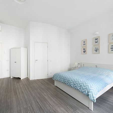 Casa Marina Guesthouse Каляри Екстериор снимка