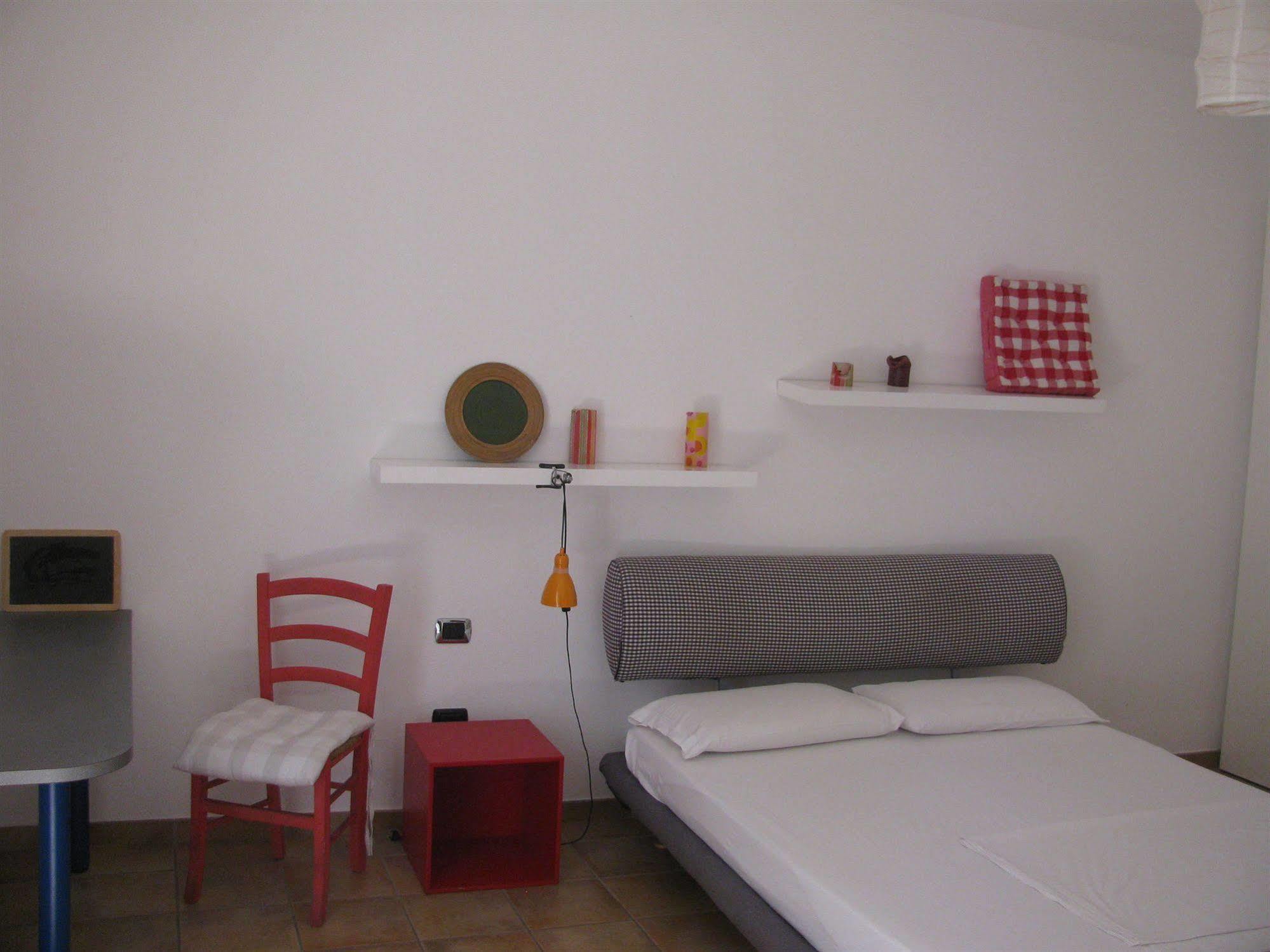 Casa Marina Guesthouse Каляри Екстериор снимка